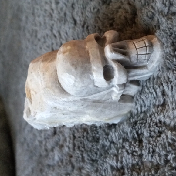Quartz carved skull - Picture 3 of 8